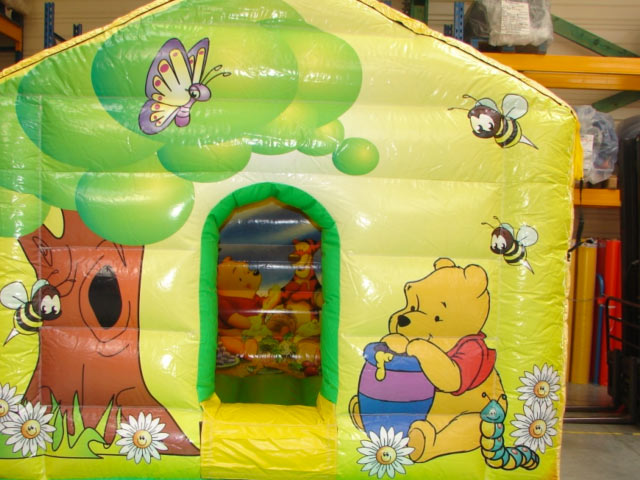  La maison Winnie l’ourson (piscine à boules)